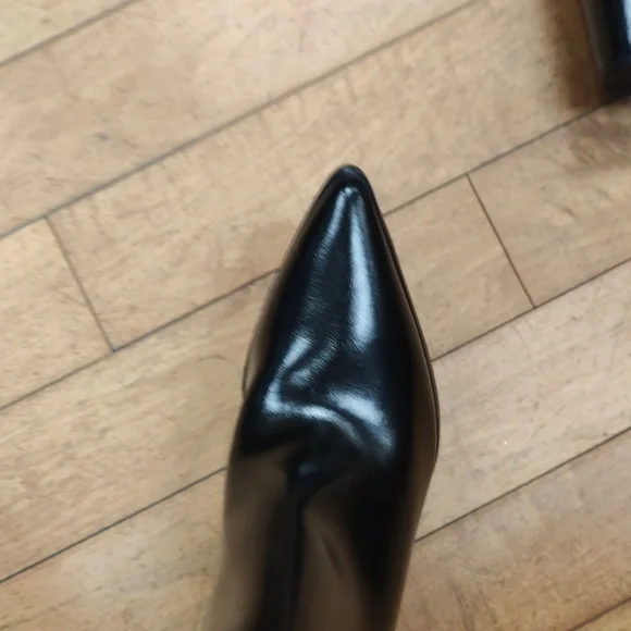 Women’s Black Pointed-Toe Block Heel Boots - Picture 4 of 6